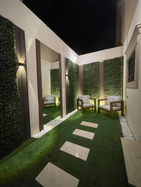 LP29 - Elegant Studio w Patio near Riyadh Front